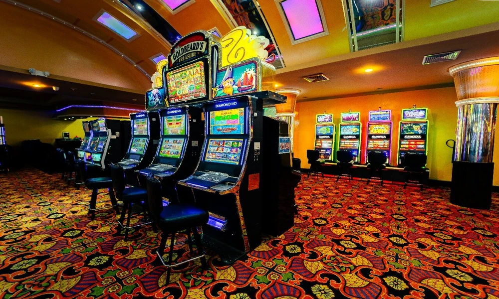 How do online casino operators confirm game fairness publicly?